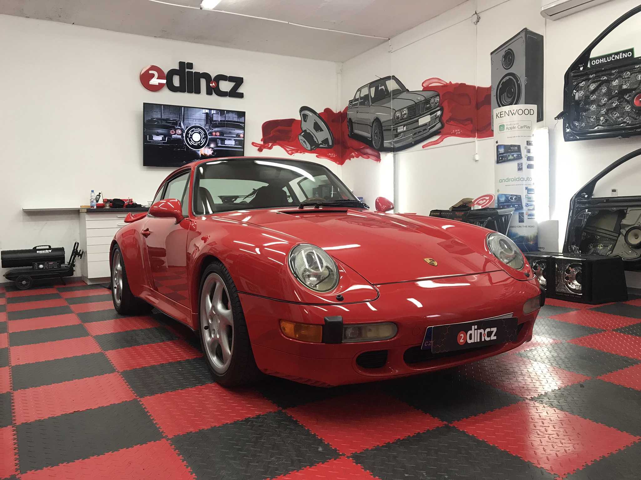 Porsche 993 Turbo - Montáž zesilovačů