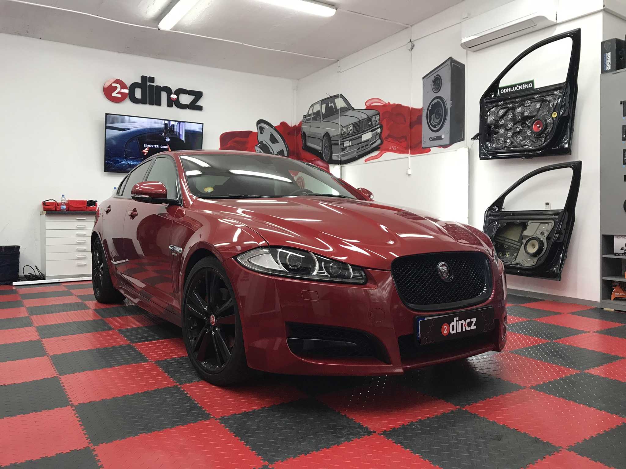 Jaguar XF - Ohlučnění dveří