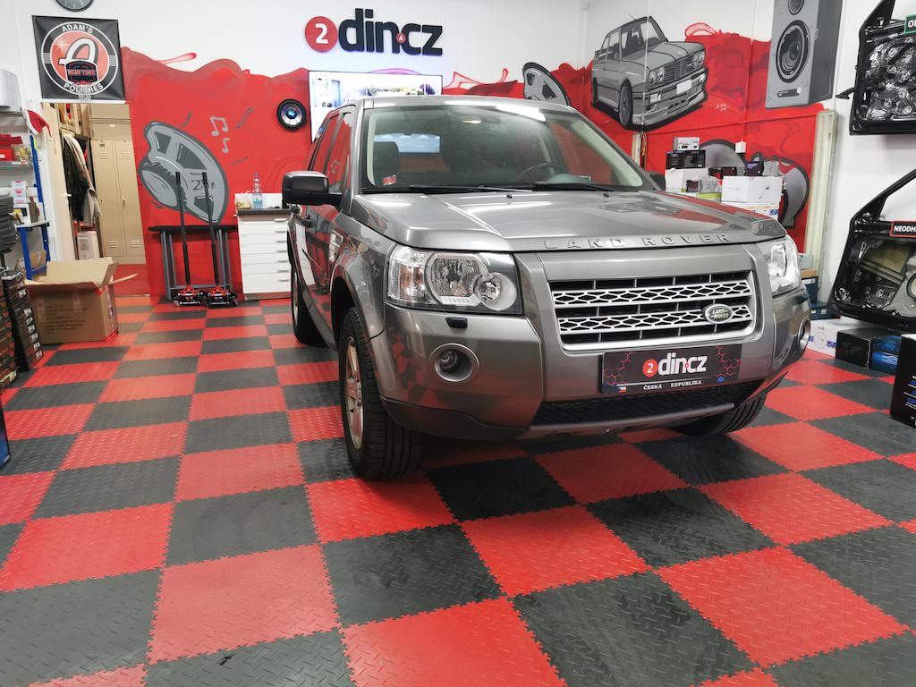 Land Rover Freelander II - Montáž subwooferu a autorádia