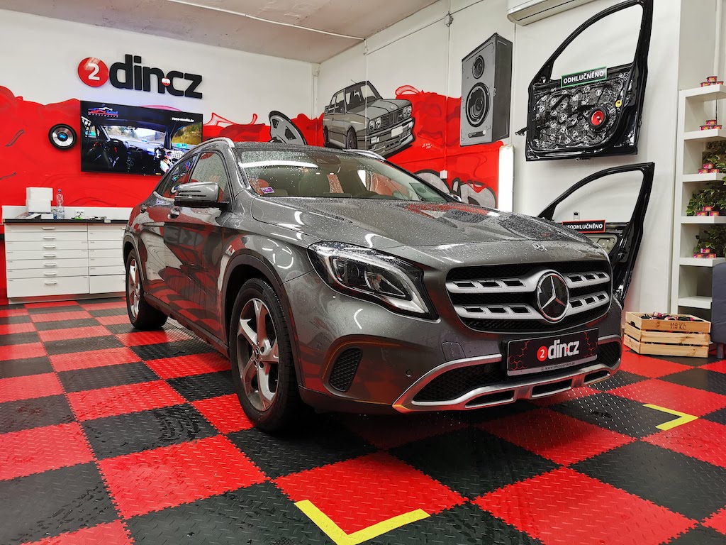 Mercedes-benz GLA - Rozšíření o Carplay a Android auto vč couvací kamery