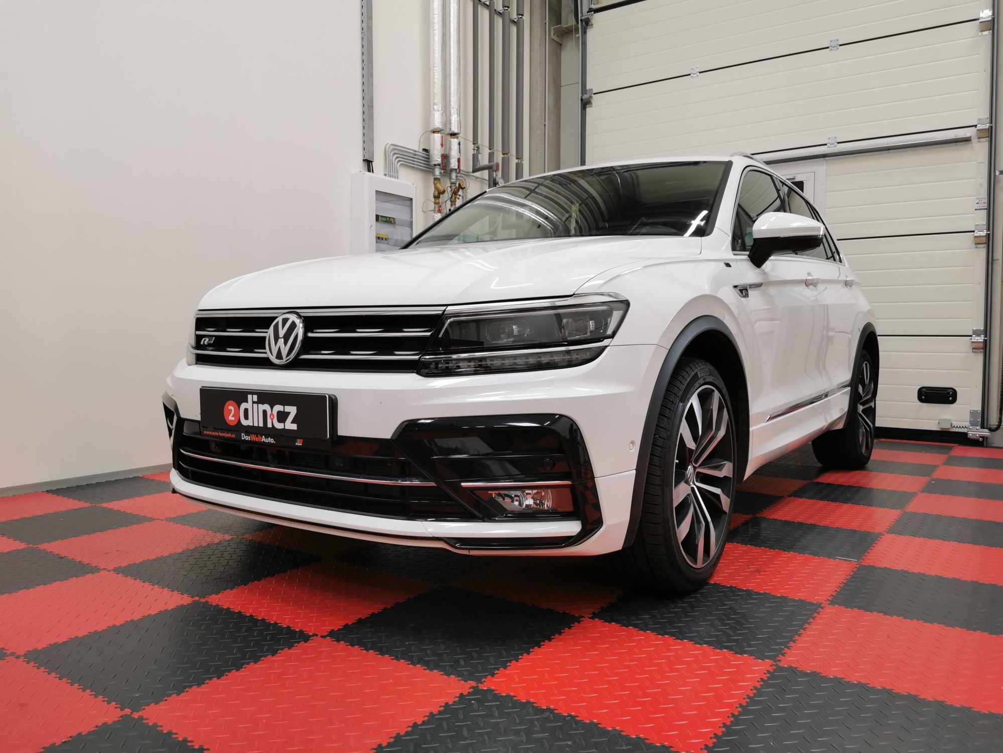 VW Tiguan R - Ladíme basáček