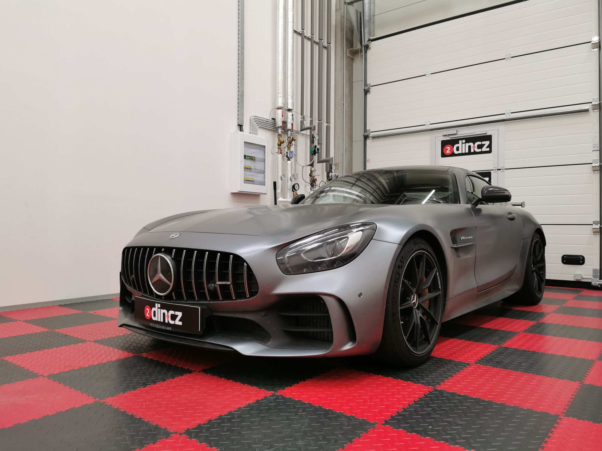 Mercedes GT 63 - Nově i s CarPlay