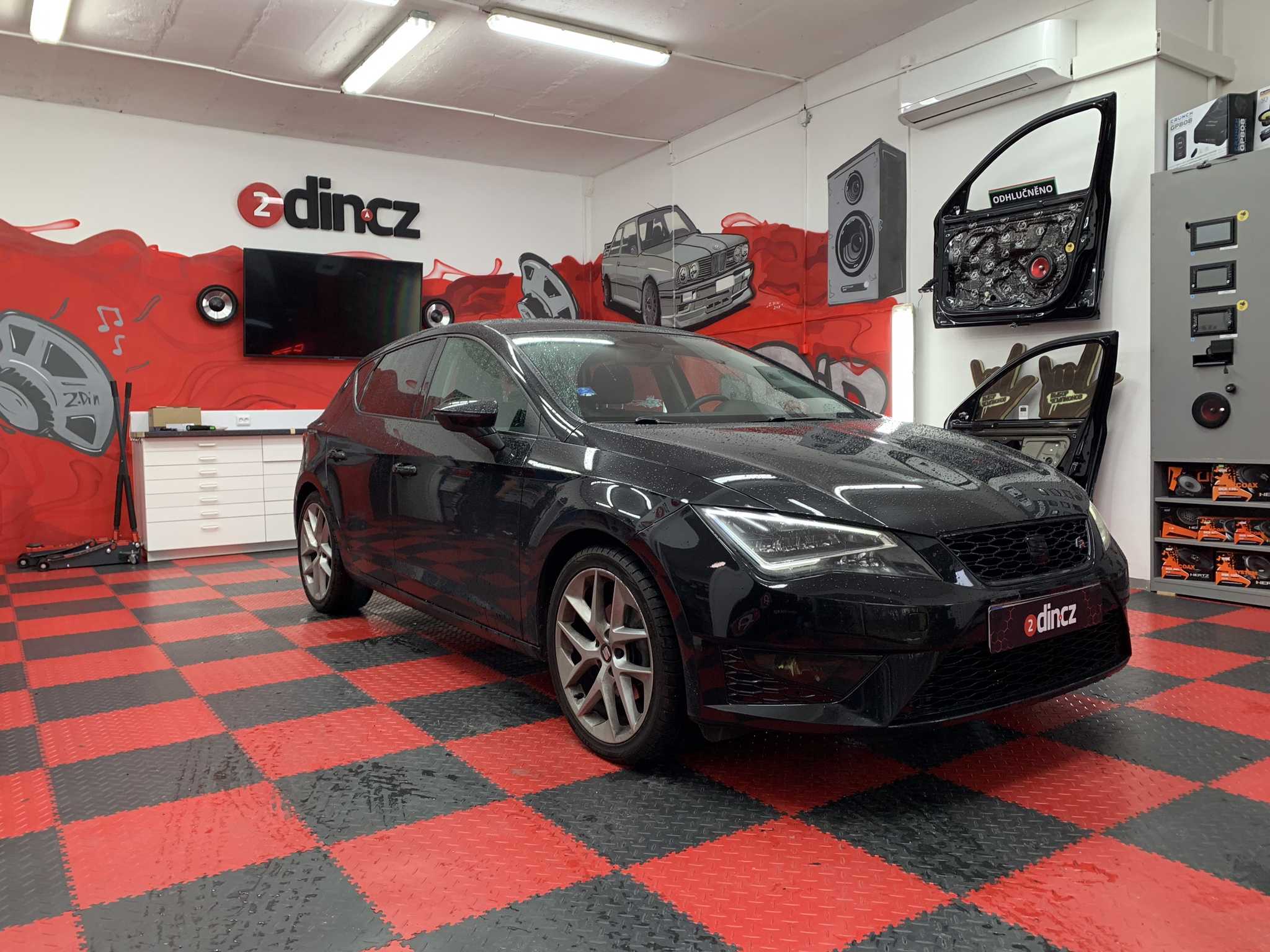 Seat Leon FR - Výměna reproduktorů a vytlumení