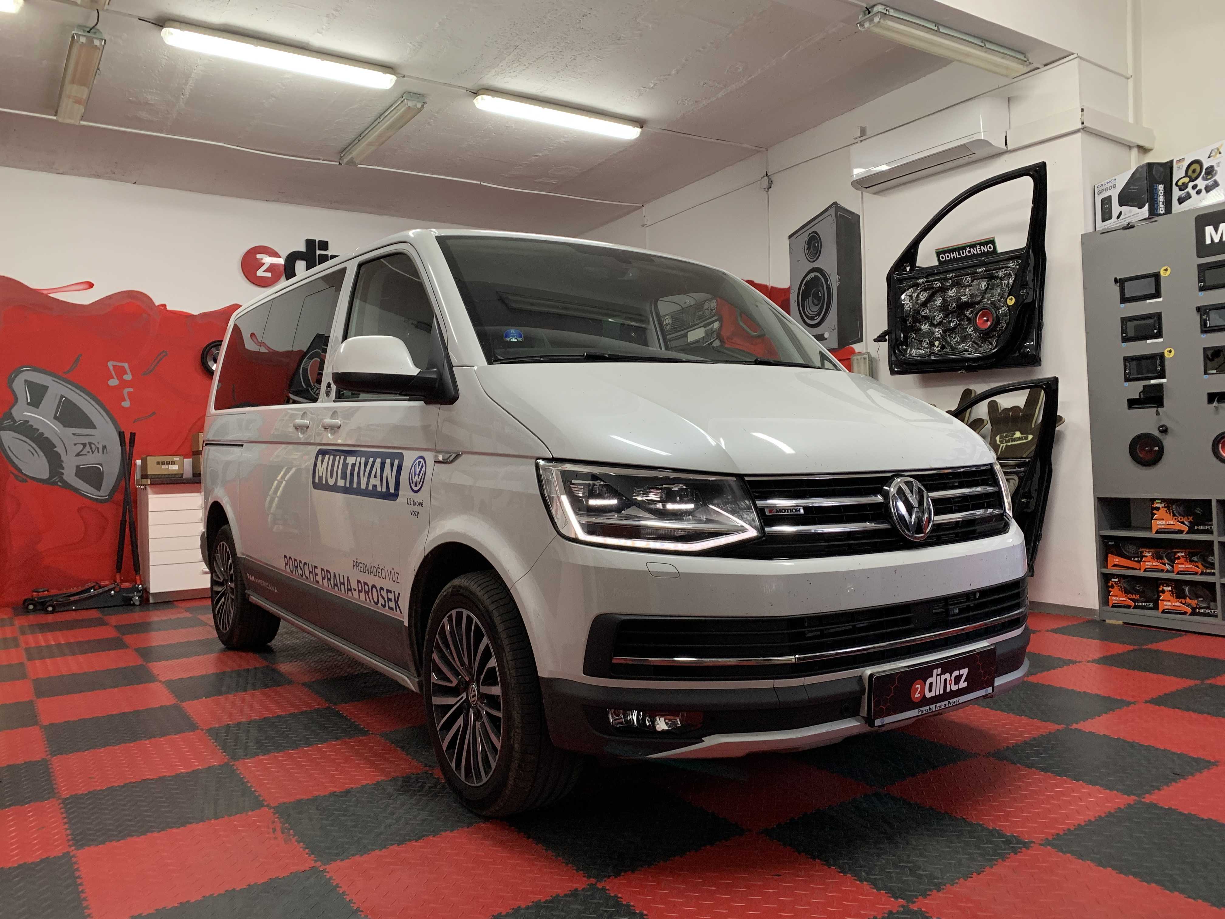 VW Multivan T6 PanAmericana - Ozvučení a montáž stropního LCD monitoru s TV tunerem