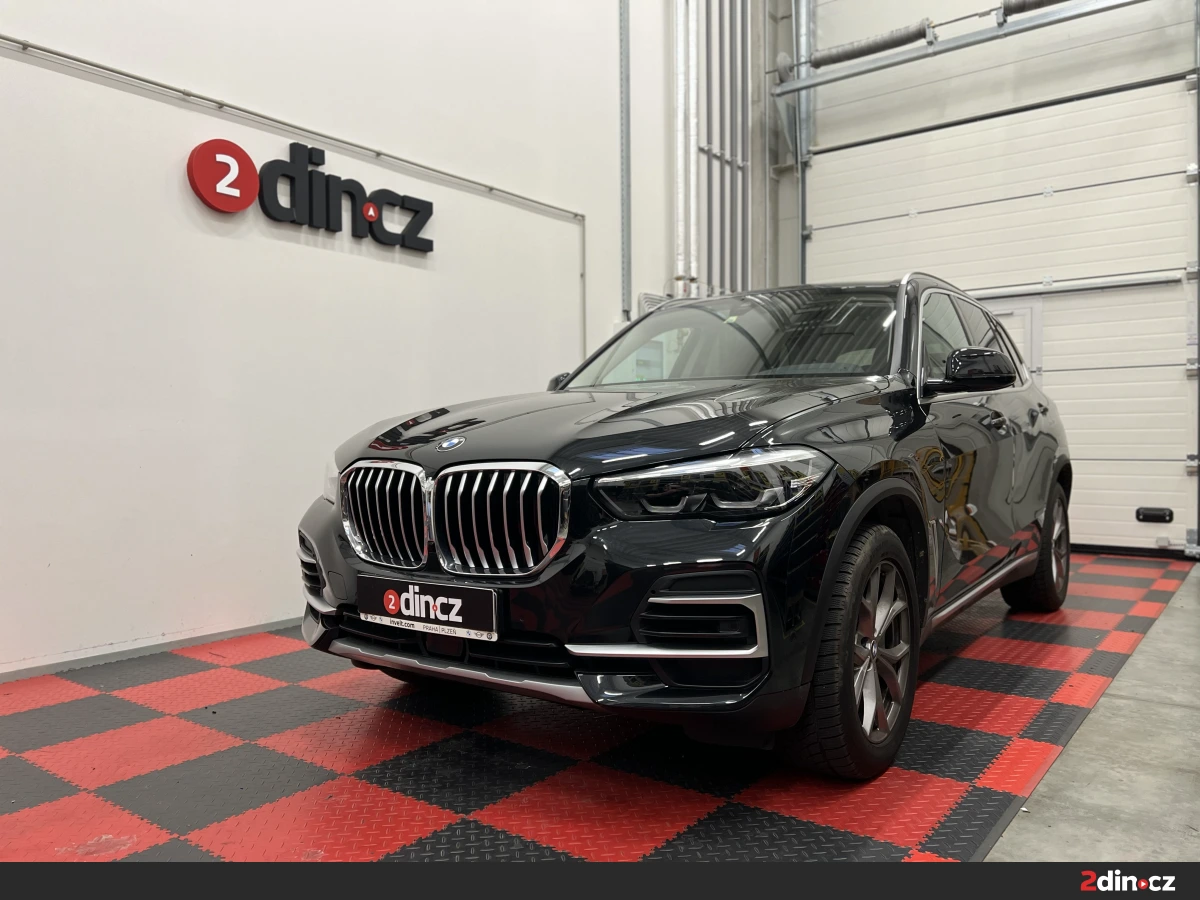 BMW X5 G05 – Montáž zesilovače s DSP procesorem Match a jeho odladění