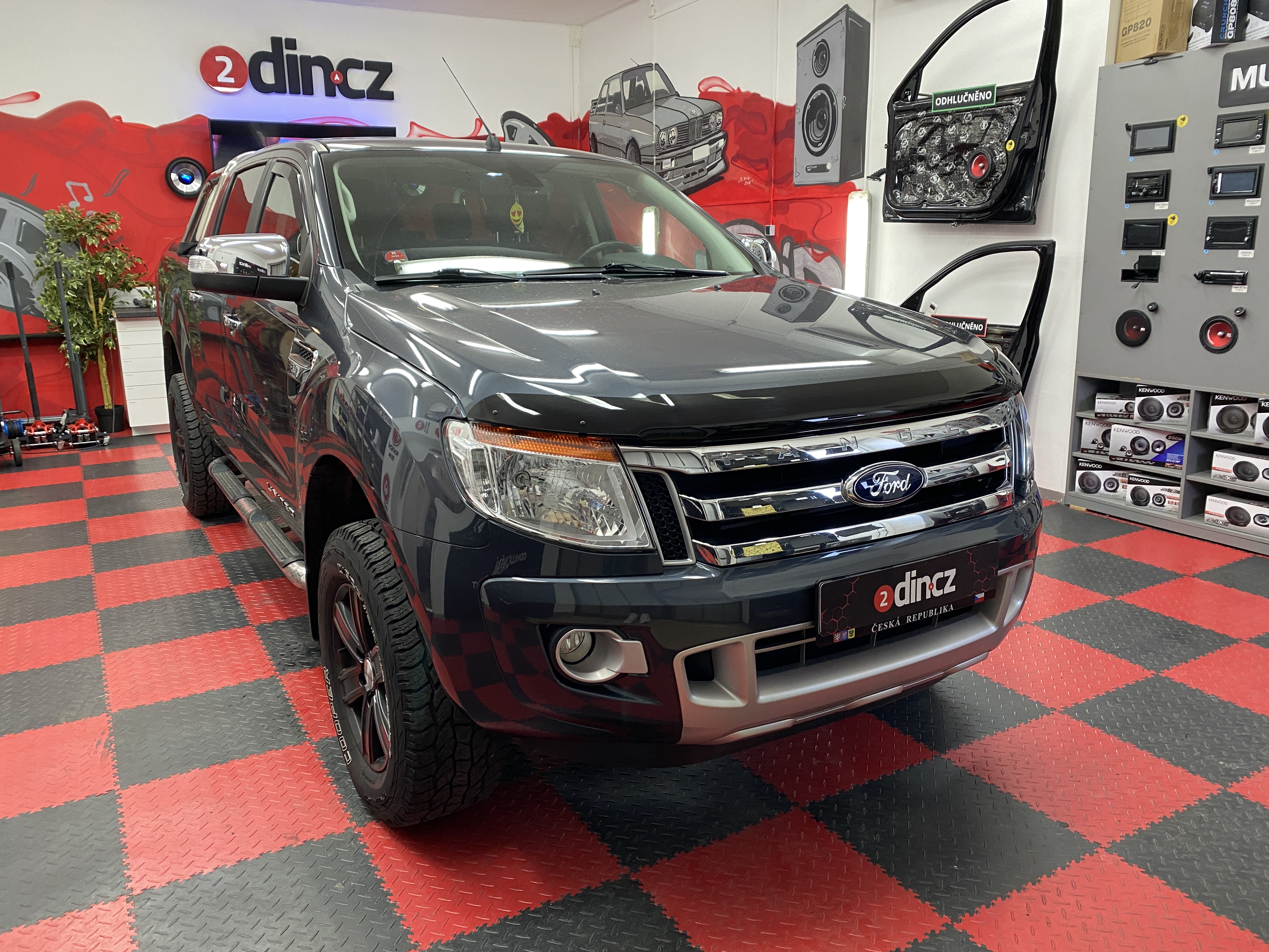 Ford Ranger - Výměna reproduktorů, odhlučnění a výměna autorádia