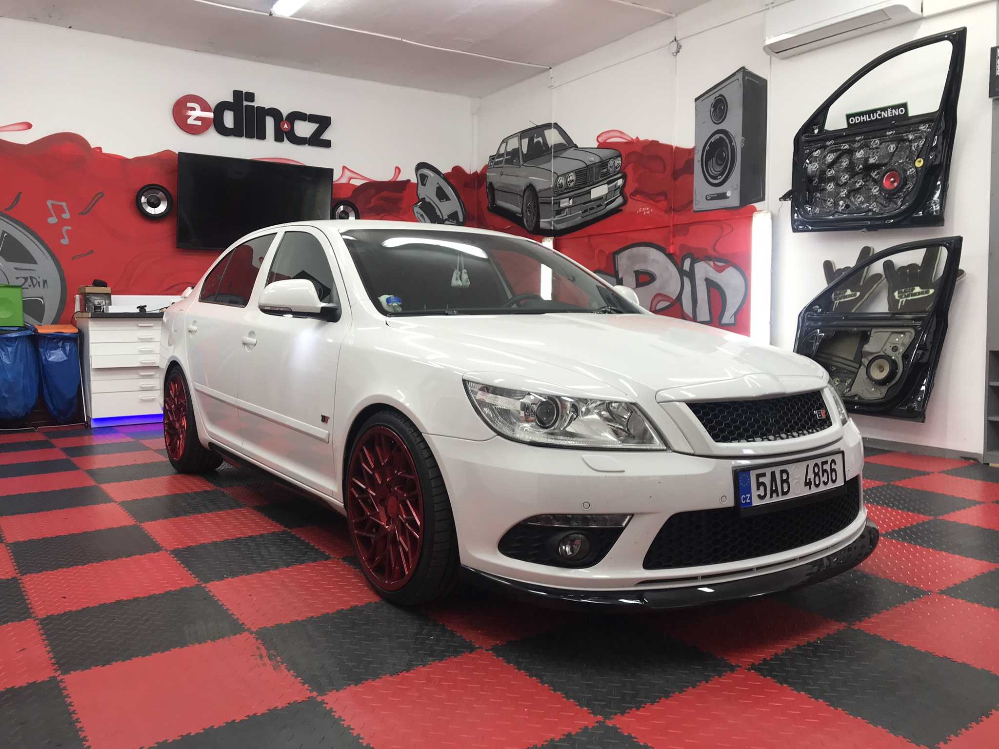 Škoda Octavia II BT Edition - Ozvučení se zesilovačem