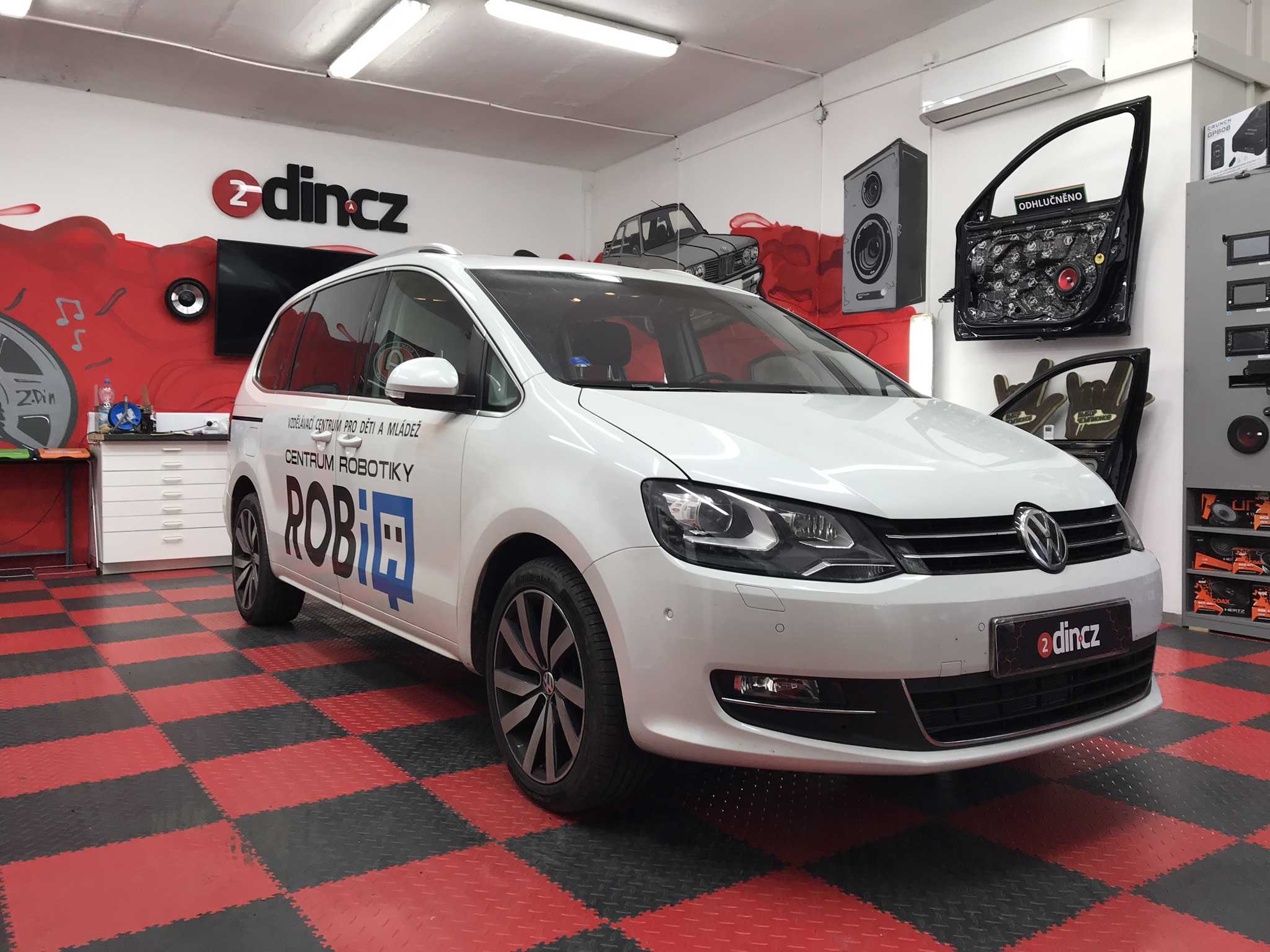 VW Sharan - Montáž subwooferu do kapsy v kufru