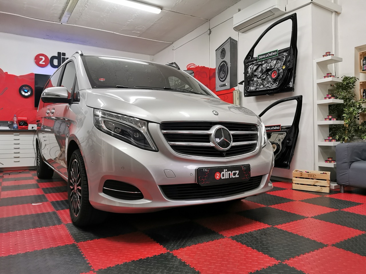 Mercedes Benz - V-class - Kompletní odhlučnění interiéru & exteriéru