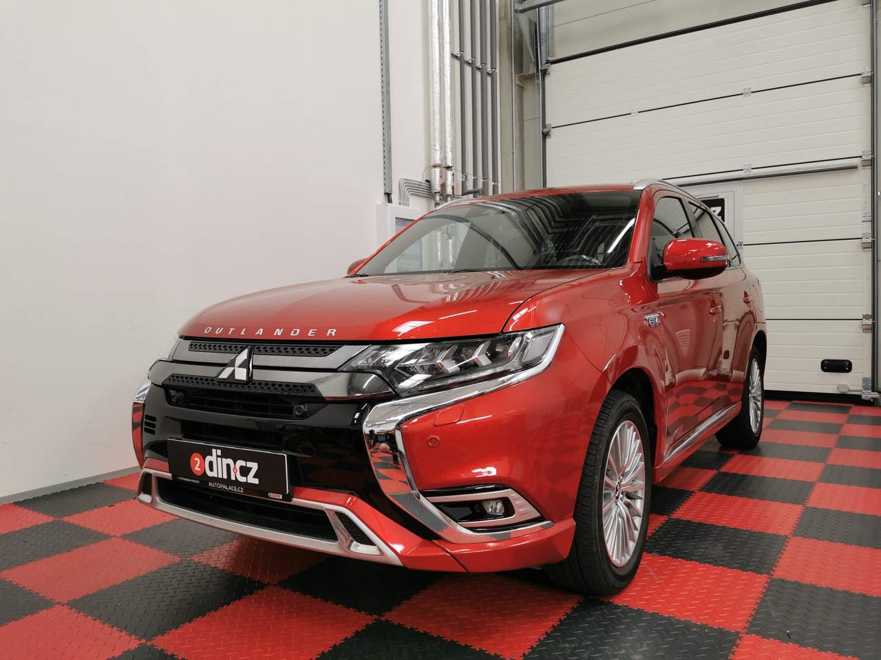 Mitsubishi Outlander Hybrid - Koncertní síň a nadměrné ticho