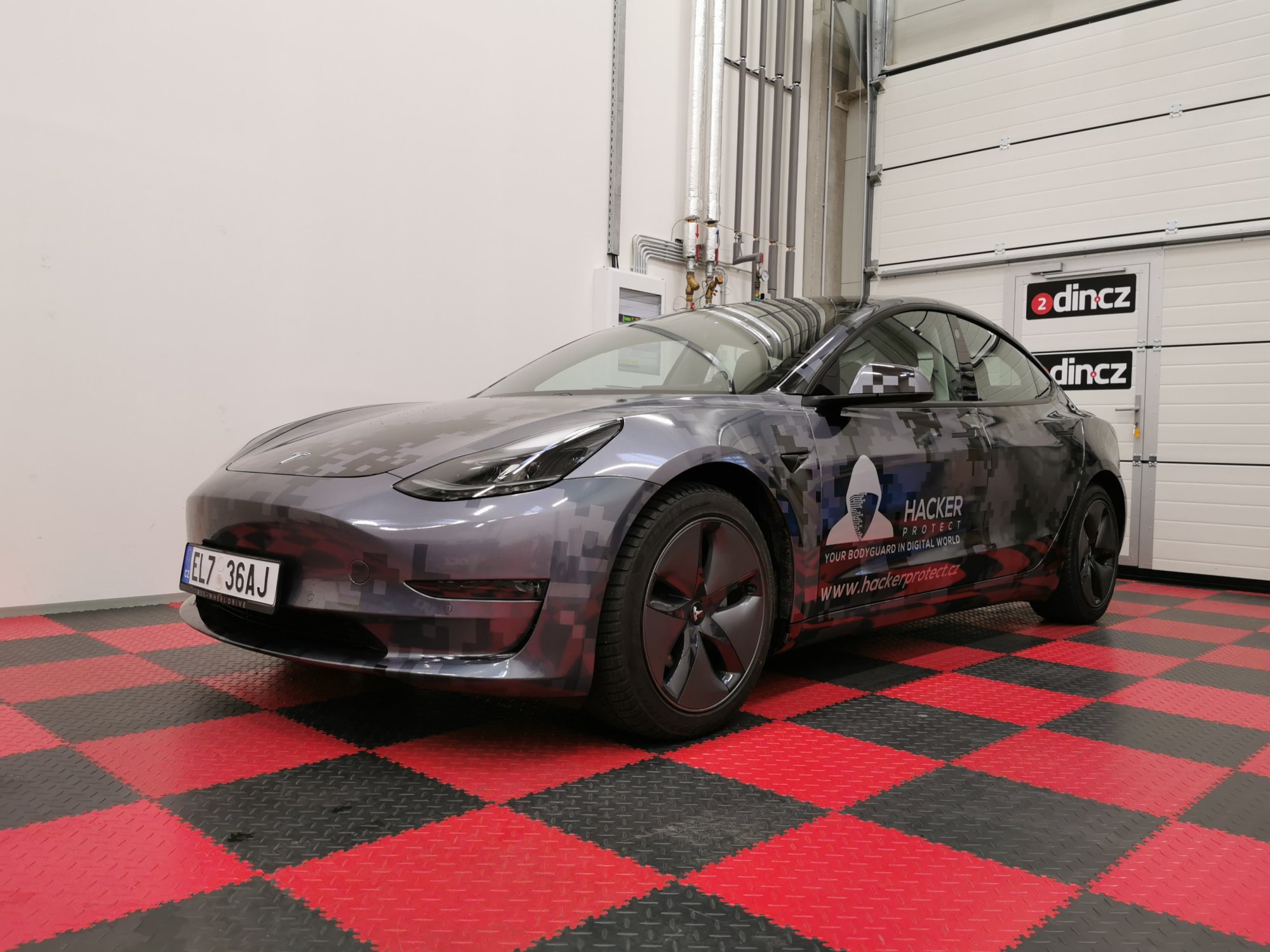 Tesla Model 3 - Motor není hlavní zdroj hluku