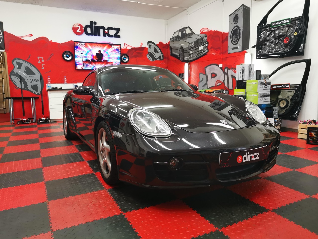 Porsche Cayman S - Úprava audio systému