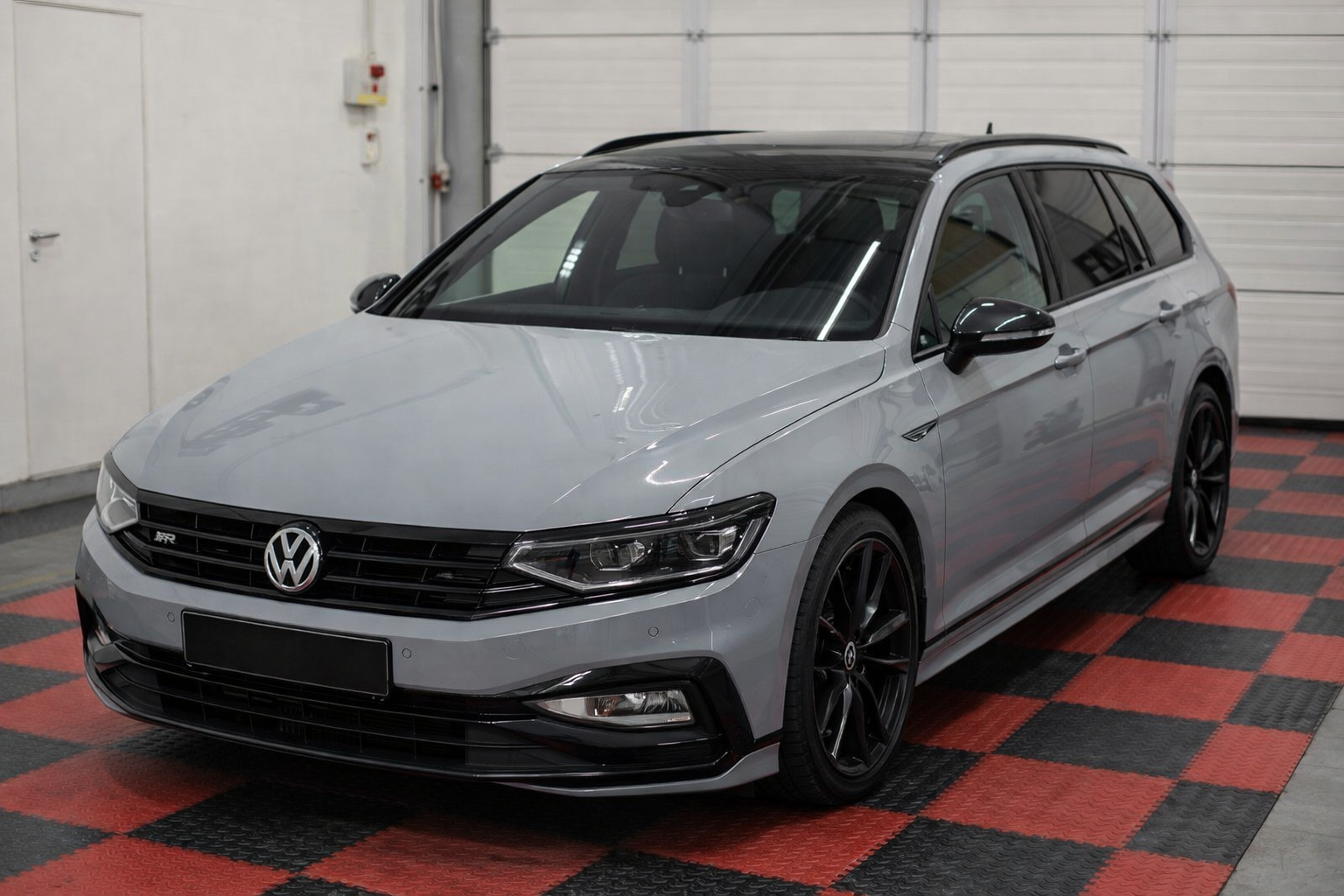 VW Passat B8 – Komplexní upgrade audio systému v německém kombíku