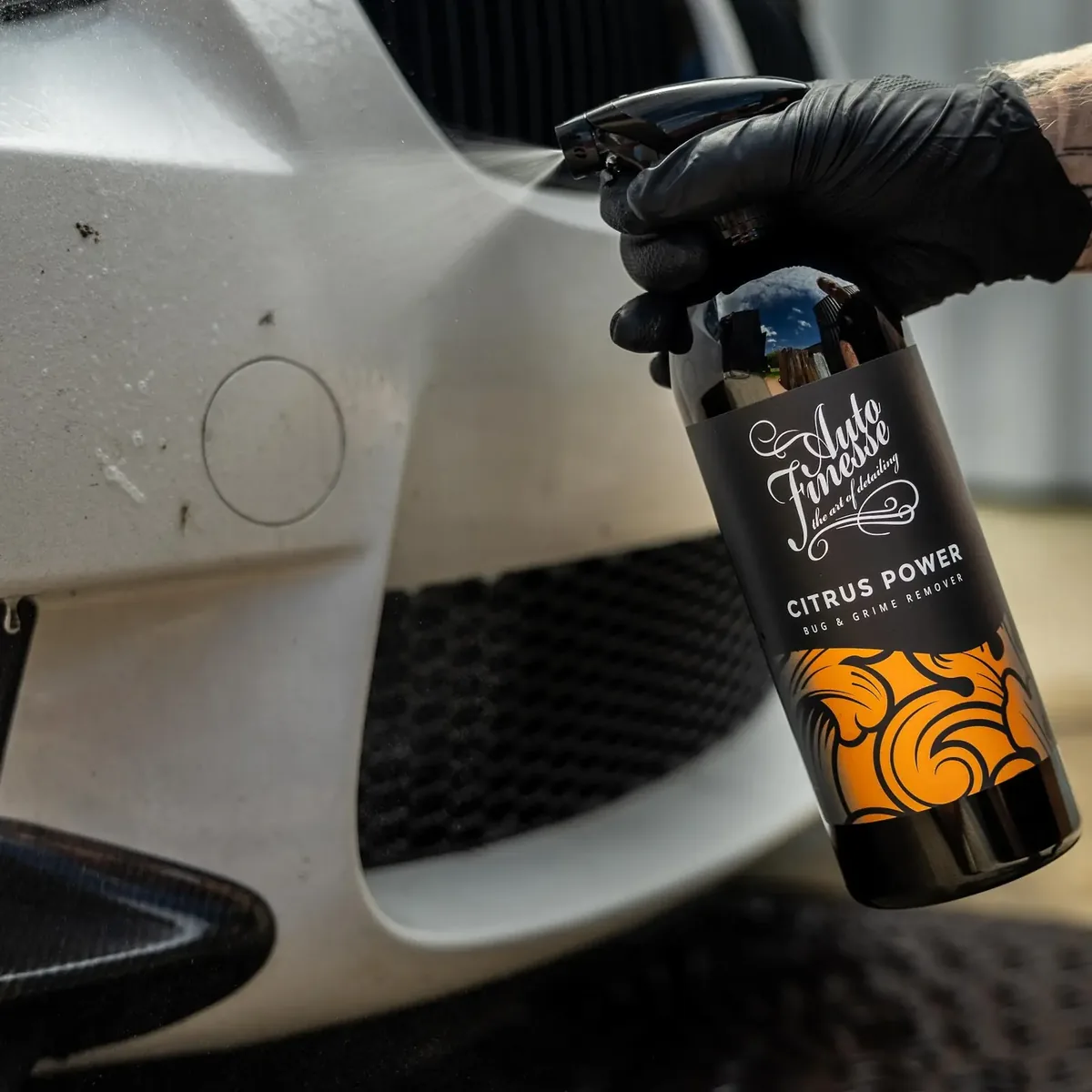 Odstraňovač hmyzu Auto Finesse Citrus Power 1000 ml při nástřiku na přední nárazník