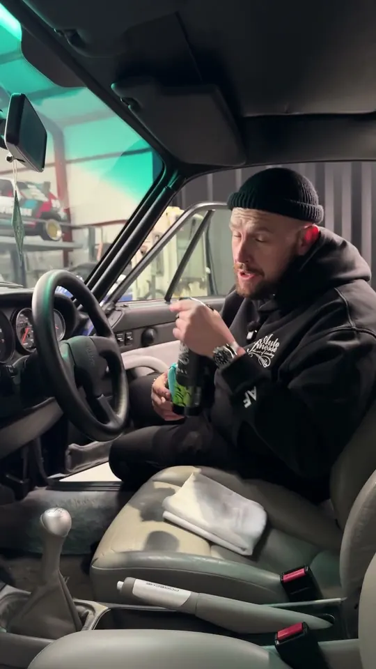 Video Auto Finesse: čištění interiéru přípravkem Total