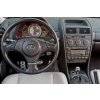 Lexus IS300 interier s OEM autoradiem
