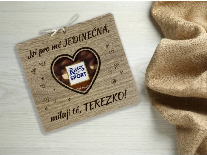 Valentýnské srdce se dřeva s čokoládou dárek