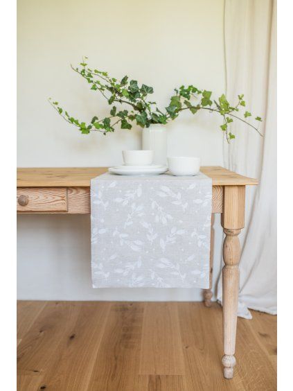Tablerunner Rosehips (olive green)
