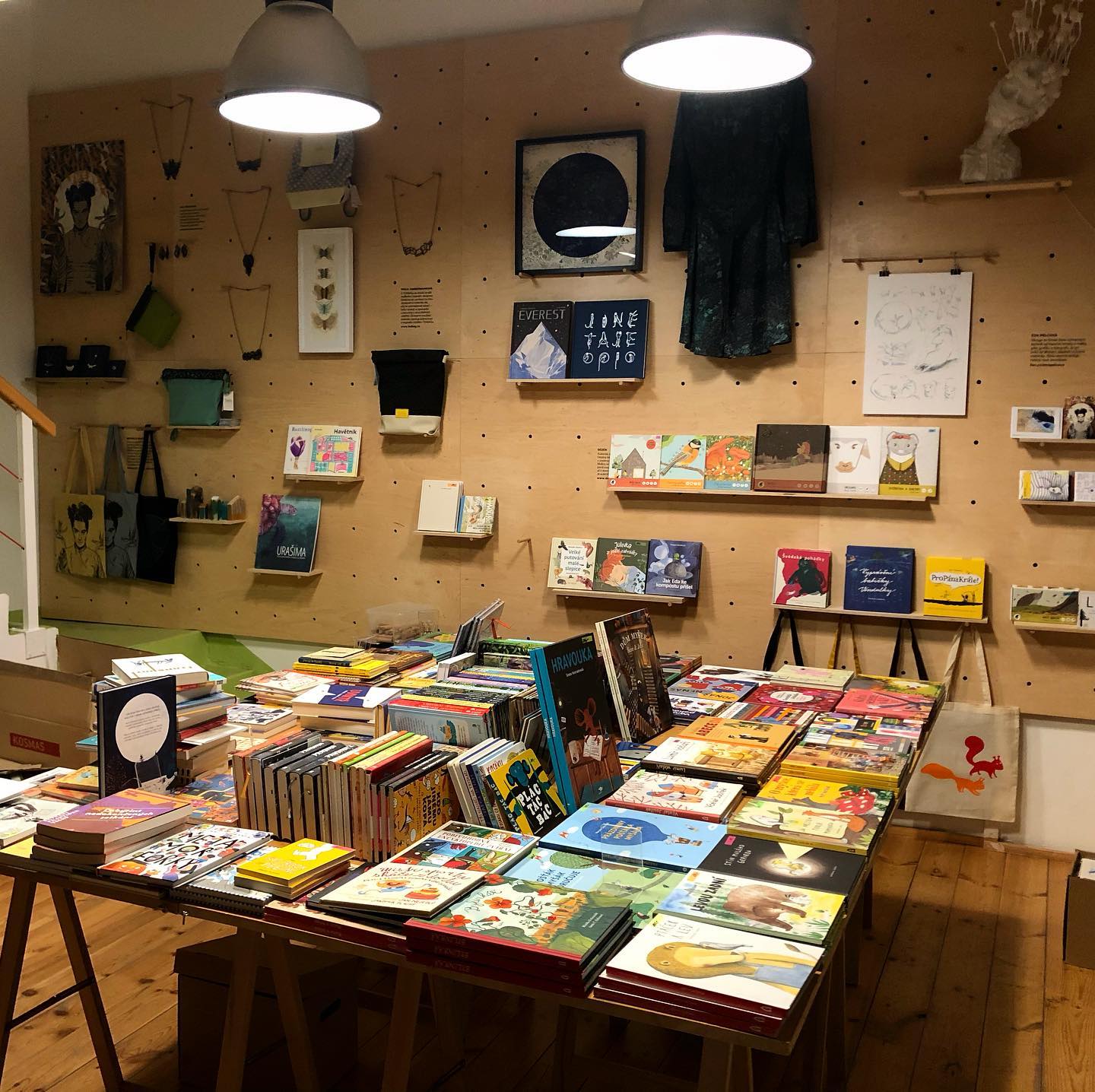 Otvíráme knihkupectví v Teritoriu 7