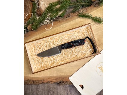 Grizzly – nůž bushcraft, Epoxid, N690, černo červená 1080×1300 px 1