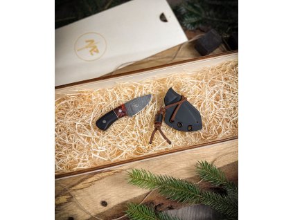 Little beaver - malý outdoorový nůž, N690, eben, stabilizovaný topol - Burl, červeno-hnědá, čepel 5 cm, pouzdro - kydex