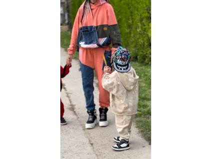 Tepláky s originálnym vzorom látky