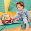Lilliputiens - textilní autíčko s aktivitami a zrcátkem