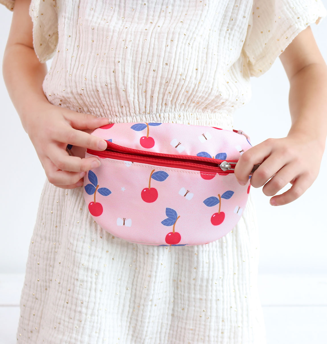 BUCHPI03-LR-4-Bumbag-Cherries