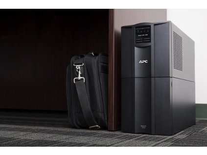 APC Smart-UPS 2200VA (1980W)/ LINE-INTERAKTIVNÍ/ 230V/ LCD/ with SmartConnect