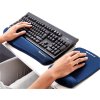 Podložka pod myš a zápěstí Fellowes PlushTouch modrá