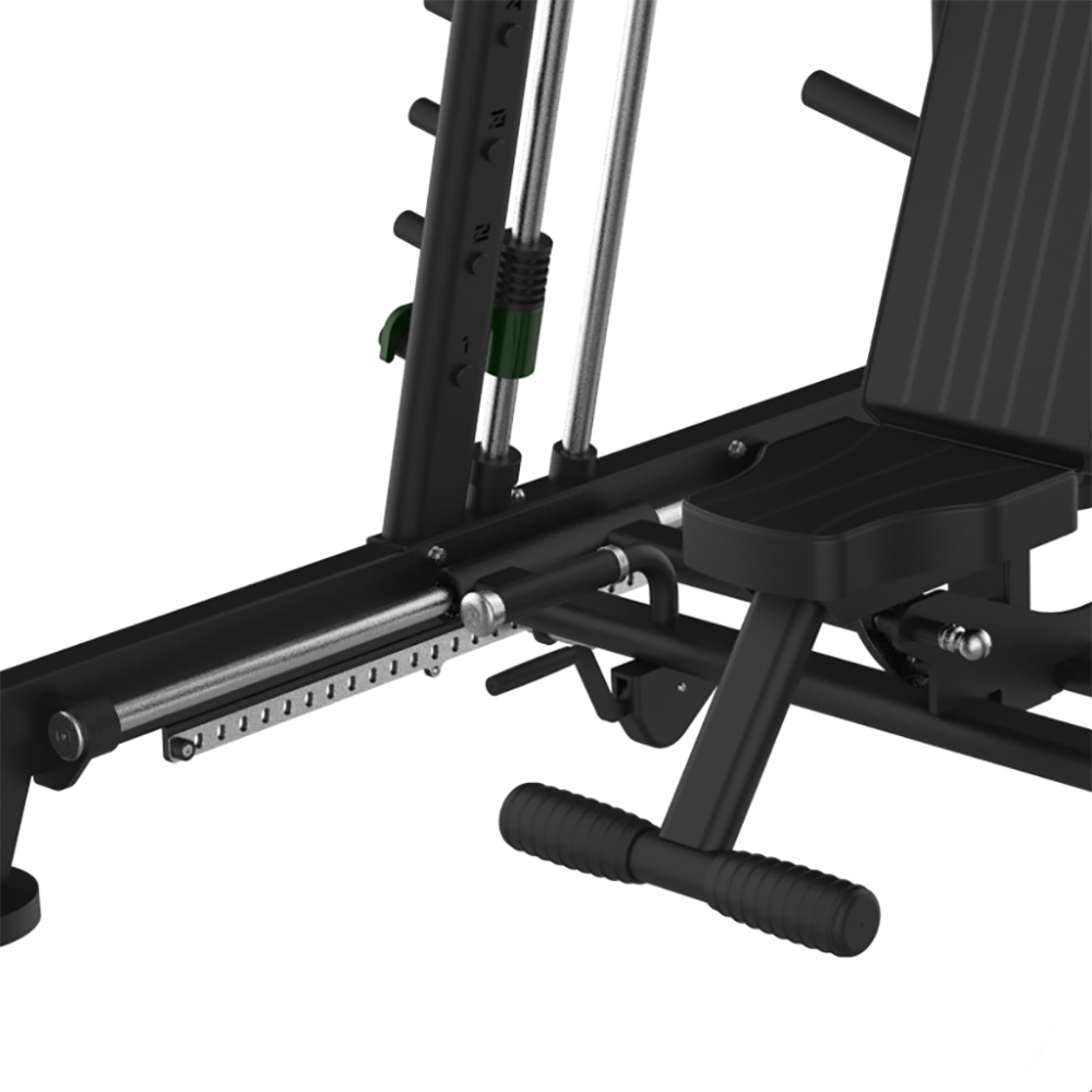 Tower Chest & Shoulder Press B741 – detail posuvného sedadla na koľajniciach a robustnej konštrukcie