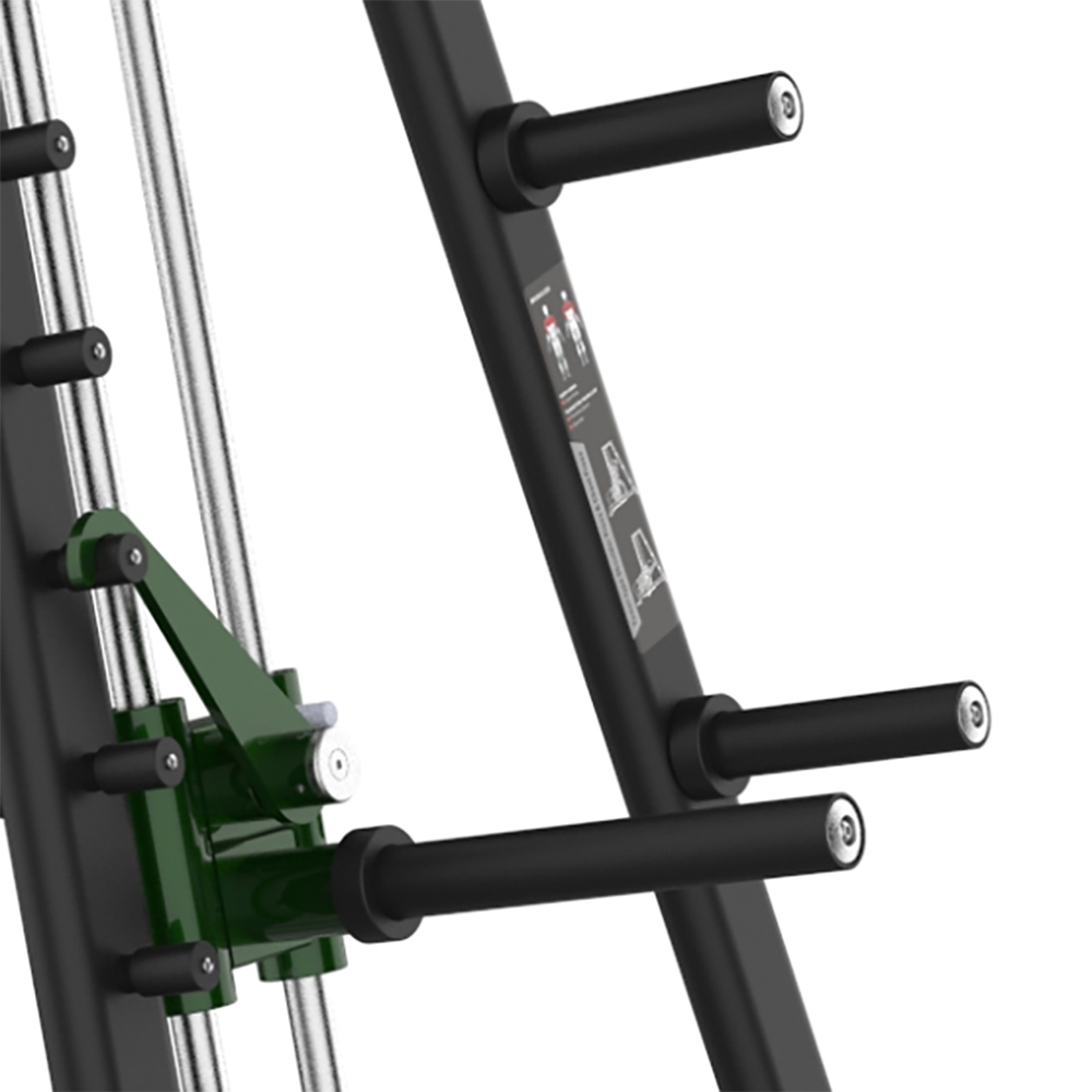 Tower Chest & Shoulder Press B741 – detail nakladacích tŕňov, vodiacej veže a robustného rámu
