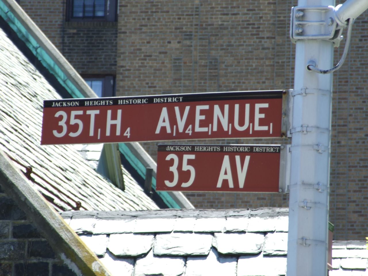 35_Av_Scrabble_street_sign