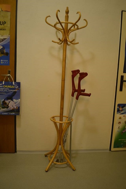 ... odložené berle ... u nás zapomenete na to, co Vás trápí :-)