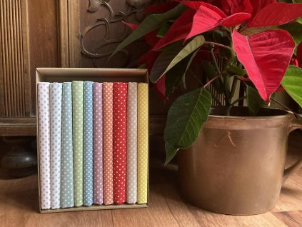 Dárkový puntíky šířka