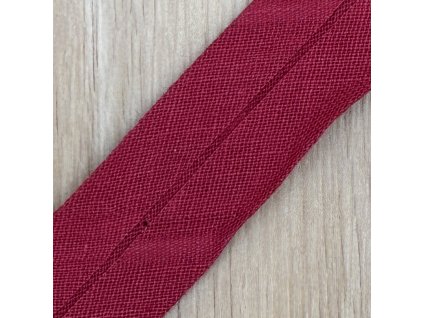 Šikmý proužek tmavě červený