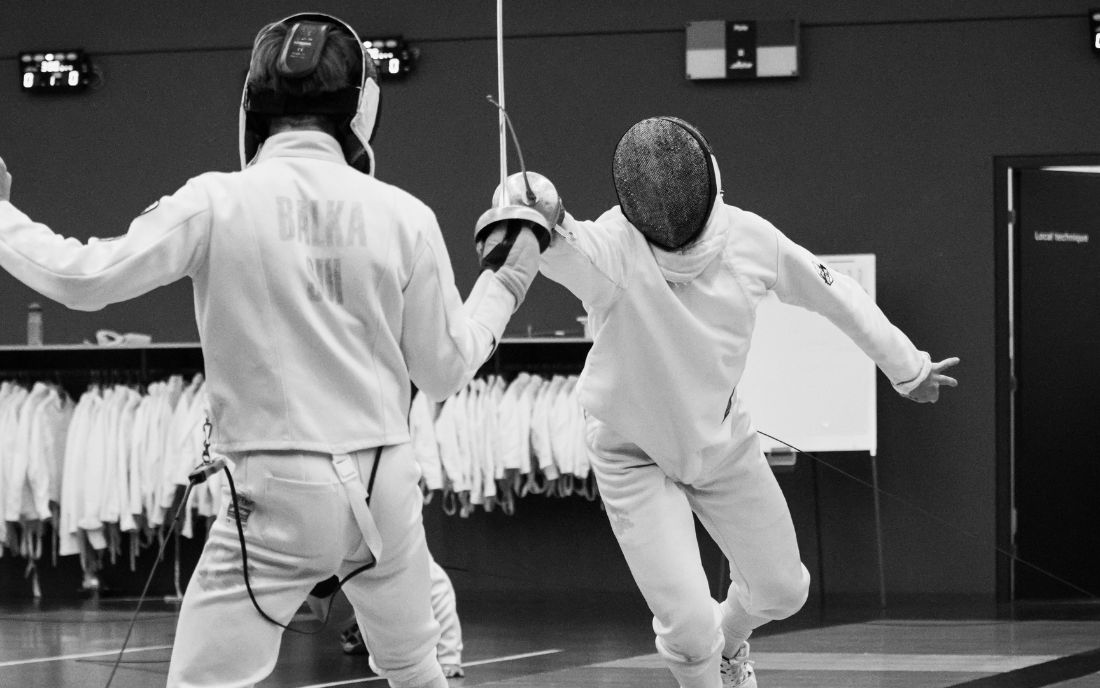 Vybavení šermířské haly: jak uspořádat technické zázemí pro trénink či turnaj