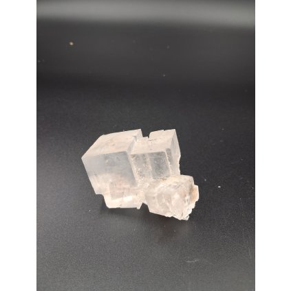 Halit – přírodní krystalický minerál