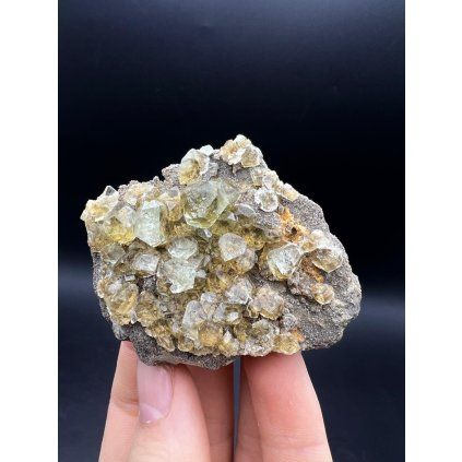 fluorit tingarf velikost 6x5x3cm