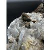 Detail krystalů pyritu a struktury barytu, sběratelský minerál