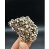Vanadinit - Mibladen, Maroko (7 x 6 x 2 cm) v ruce