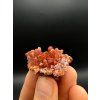 Přírodní minerál Vanadinit v ruce - do sbírky