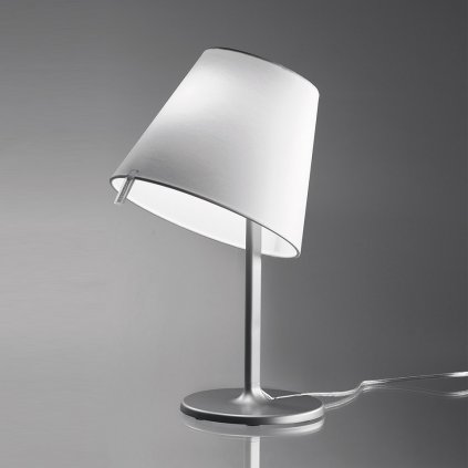 Artemide Melampo note, designová stolní lampička ve stříbrné úpravě s textilním širmem, 1x42W E14, 40cm