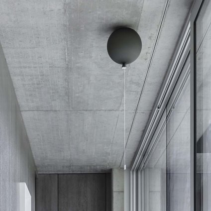 Brokis Memory, stropní balonek z matného šedého skla, bílý spínač 1x15W E27, prům. 30cm