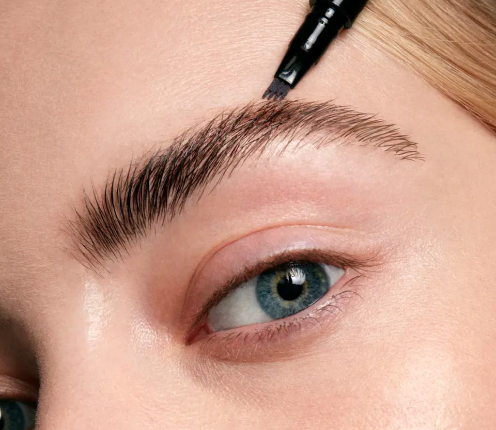 Jak správně zvýraznit obočí