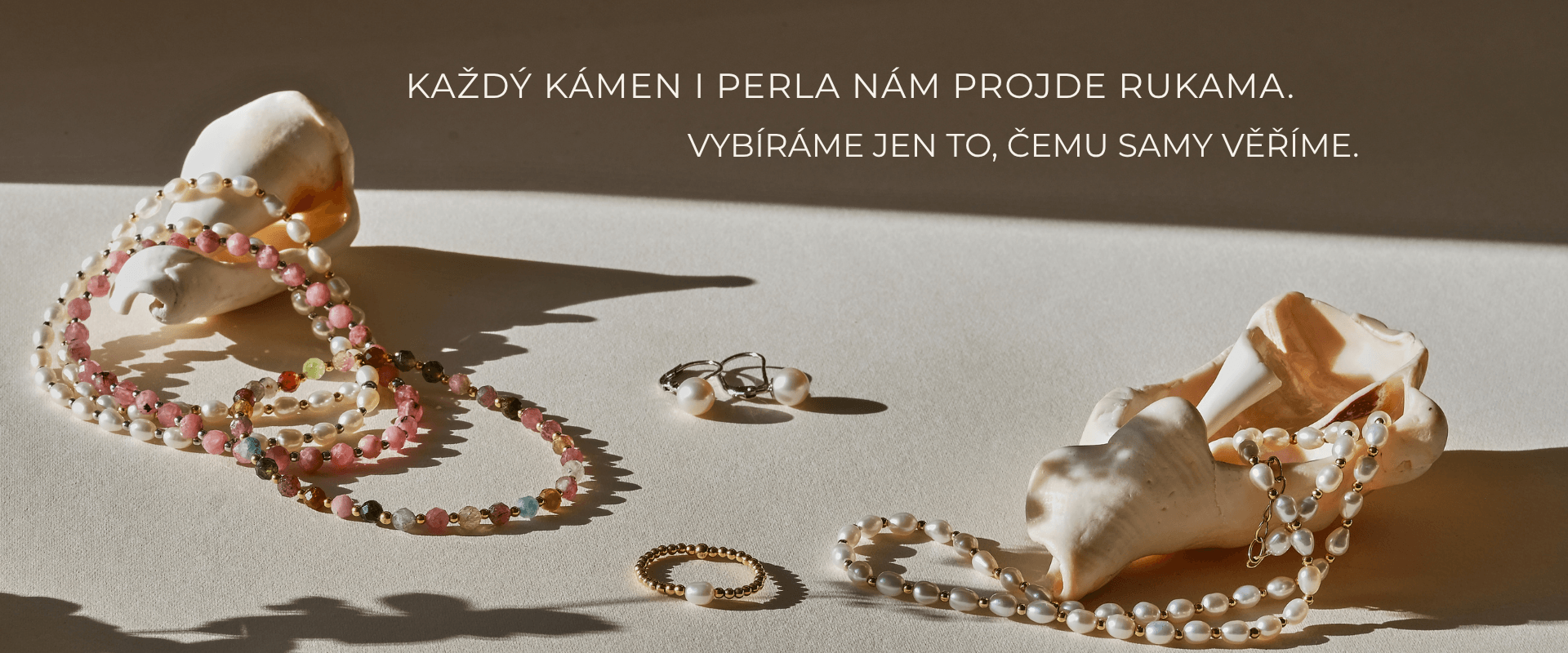Perly a náramky