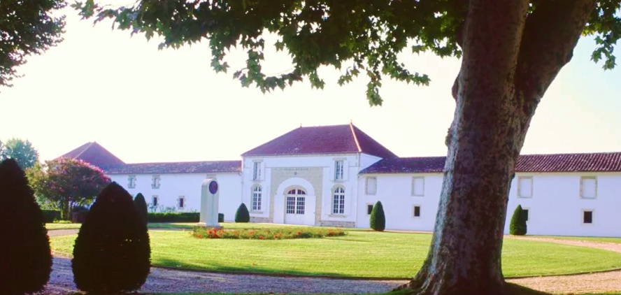 CHATEAU TOUR BLANCHE chateau