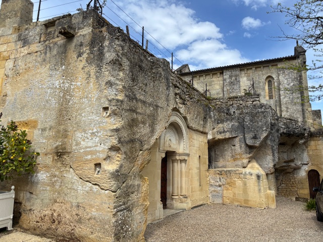 Chateau Ausone - vinařství vytesané ve skále