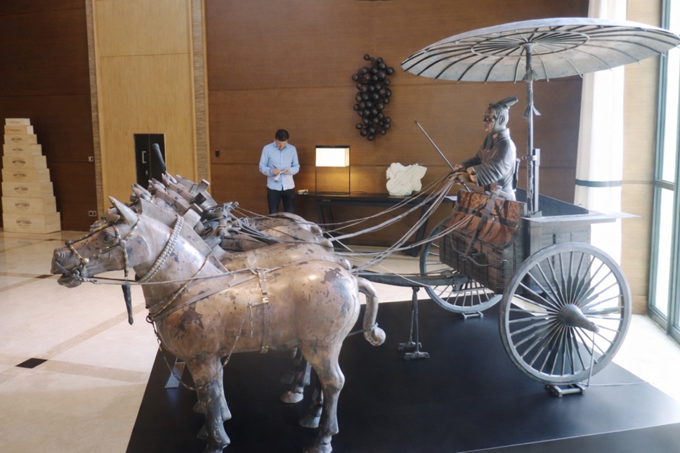 ... a někteří z nich věnují tomuto vinařství z obdivu a vděčnosti zajímavé umělecké kousky.