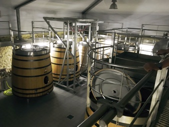 chateau-Branas-Grand-Poujeaux-vats-7deci-m
